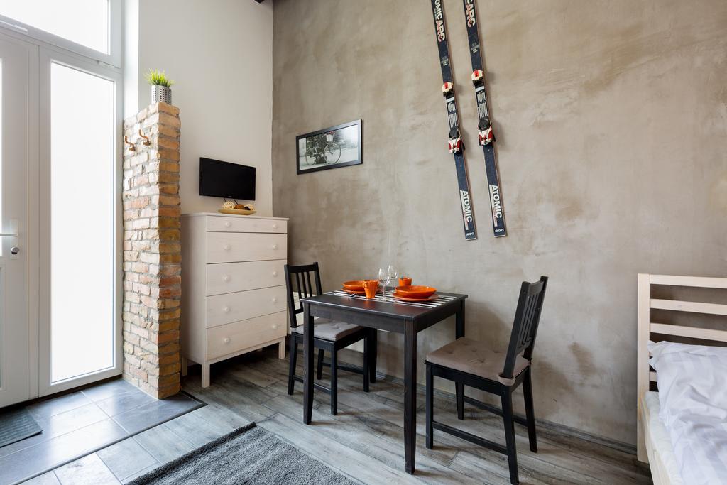 K10 B Kazinczy * Budapest